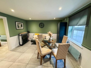 5 Minute Walk To Reading Station